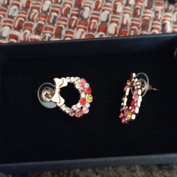 New Bowtie Christmas Earrings‎ - Picture 3 of 3